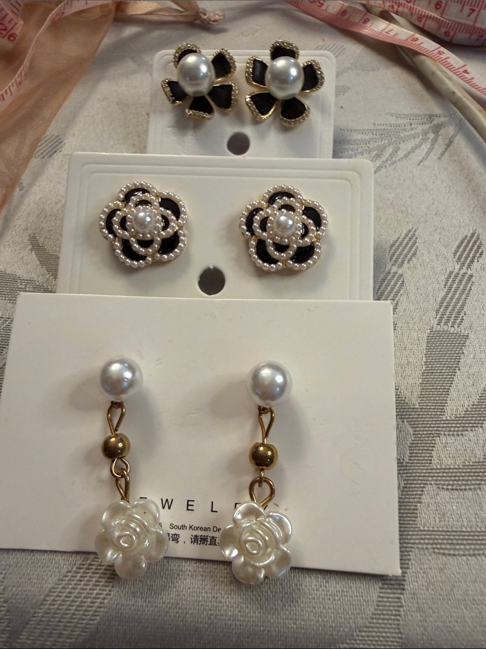 Fashion Jewelry Black & White Pearl Floral Earring Set